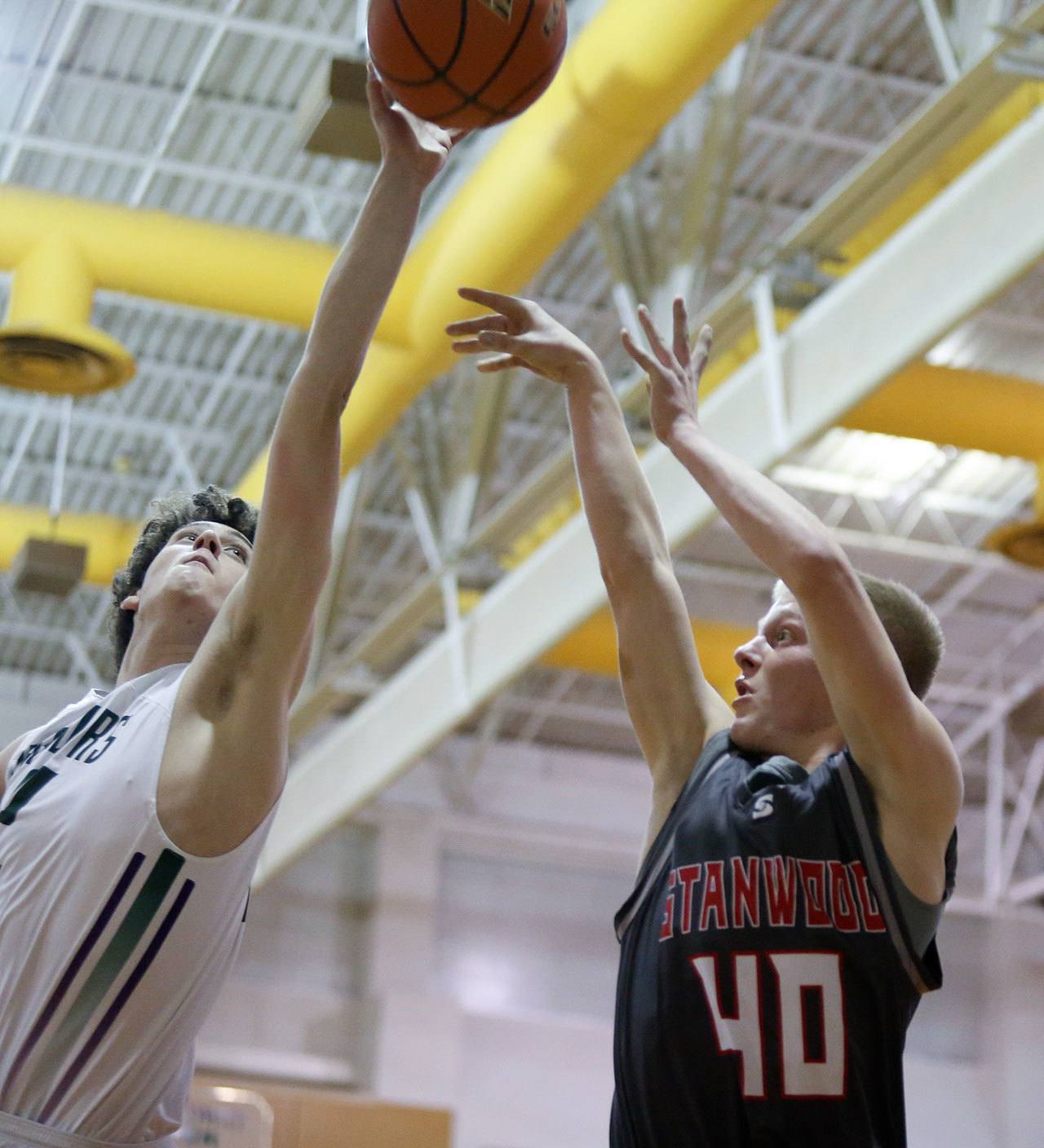 Edmonds-Woodway’s Joe Cooper (left) blocks a shot by Stanwood’s Trygve DeBoer as Stanwood beat Edmonds-Woodway 85-66 in a boys basketball game Tuesday at Edmonds-Woodway High School in Edmonds. (Andy Bronson / The Herald)