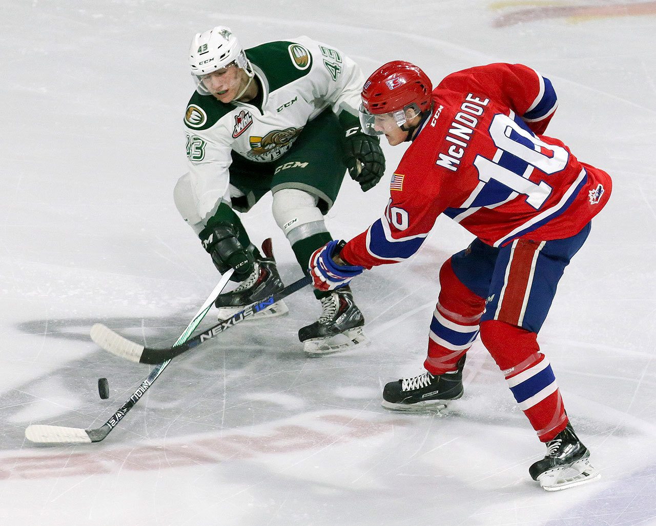 Everett’s Connor Dewar (left) battles with Spokane’s Ethan McIndoe during a game at Everett’s Xfinity Arena on Jan. 31, 2016. Dewar, nicknamed “the Pitbull” by the Silvertips’ broadcaster, brings heart, passion and fire that he learned growing up in Manitoba to the Silvertips. (Kevin Clark/The Herald)