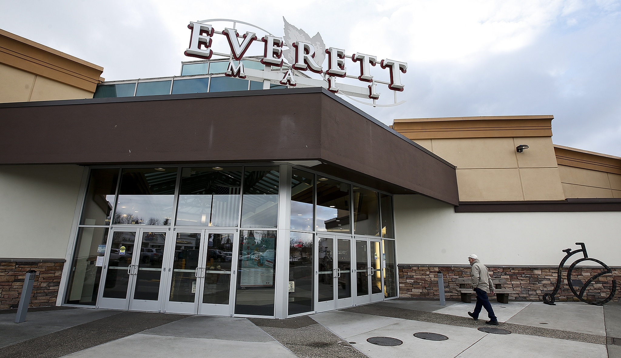 An entrance to Everett Mall is seen on Thursday, Feb. 23. (Ian Terry / The Herald)