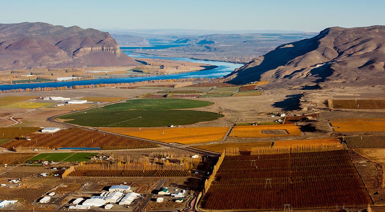 The Columbia River and Highway 243 rings the Wahluke Slope American Viticultural Area to the south and the west. This growing region, which includes the town of Mattawa, is one of the warmest spots in Washington state. (Washington State Wine Commission photo)