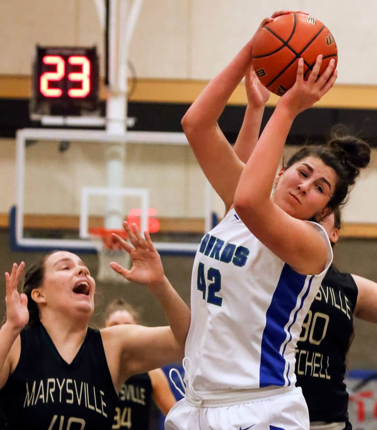 Shorewood’s Taryn Shelley (right) pulls down a rebound with Marysville Getchell’s Ashlee Hammer (left) looking on Friday night at Shorewood High in Shoreline. Shorewood won 43-35. (Kevin Clark / The Herald)