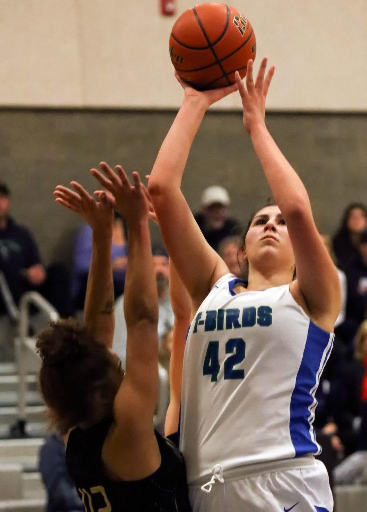 Shorewood’s Taryn Shelley (right) attempts a shot with Marysville Getchell’s Oshinaye Taylor defending Friday night at Shorewood High in Shoreline. Shorewood won 43-35. (Kevin Clark / The Herald)
