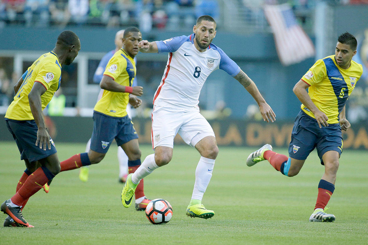 Clint Dempsey (center) controls the ball as he dribbles between Ecuador’s Christian Noboa (right) and Walter Ayovi during a Copa America Centenario quarterfinal on June 16 in Seattle. Dempsey was recalled to Team USA by new coach Bruce Arena on Wednesday. (AP Photo/Elaine Thompson)