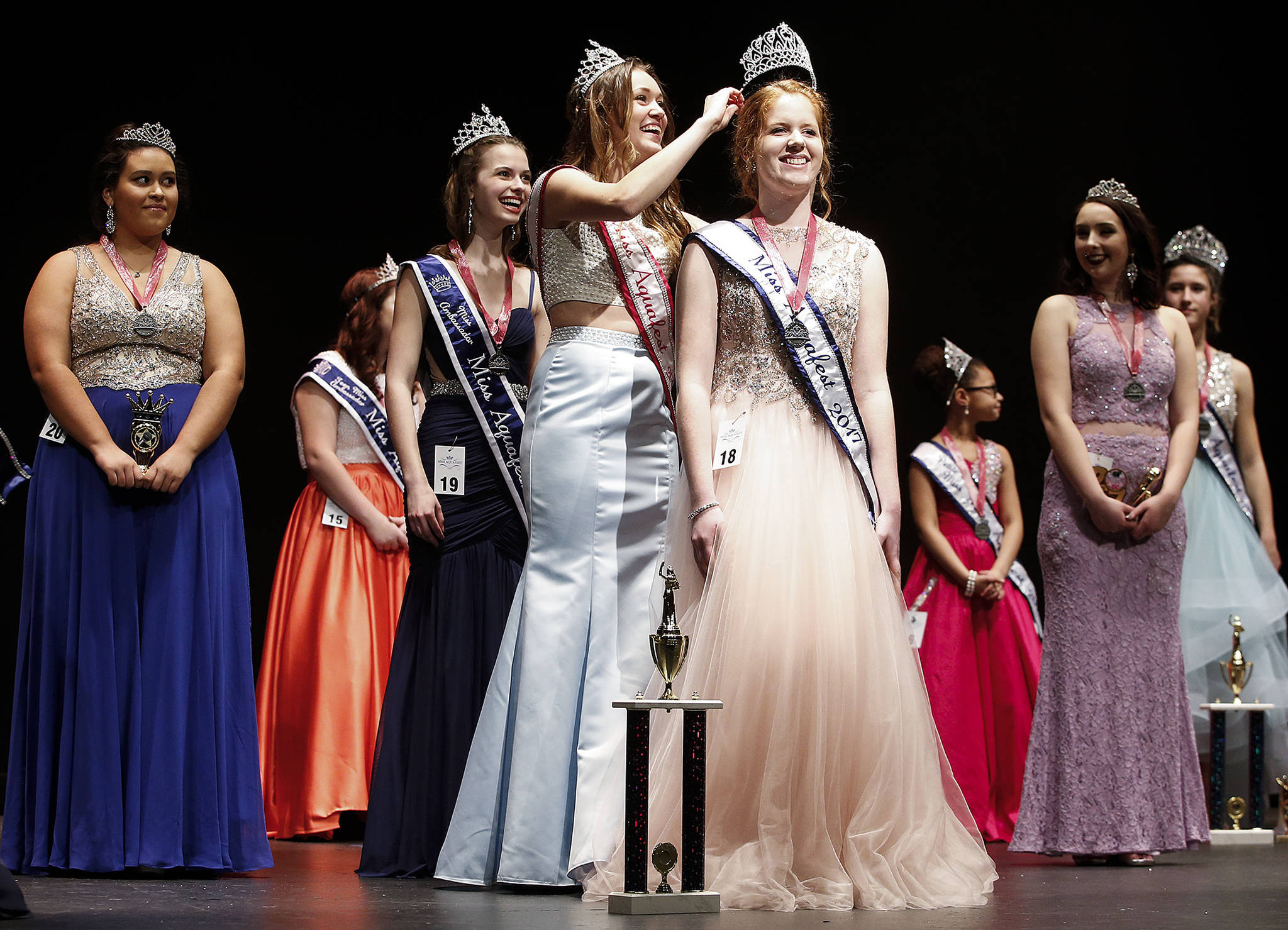 Miss Aquafest 2016 Katie Stevens crowns 2017 winner Alexa DeMerchant at the Lake Stevens High School Performing Arts Center on Saturday. (Ian Terry / The Herald)