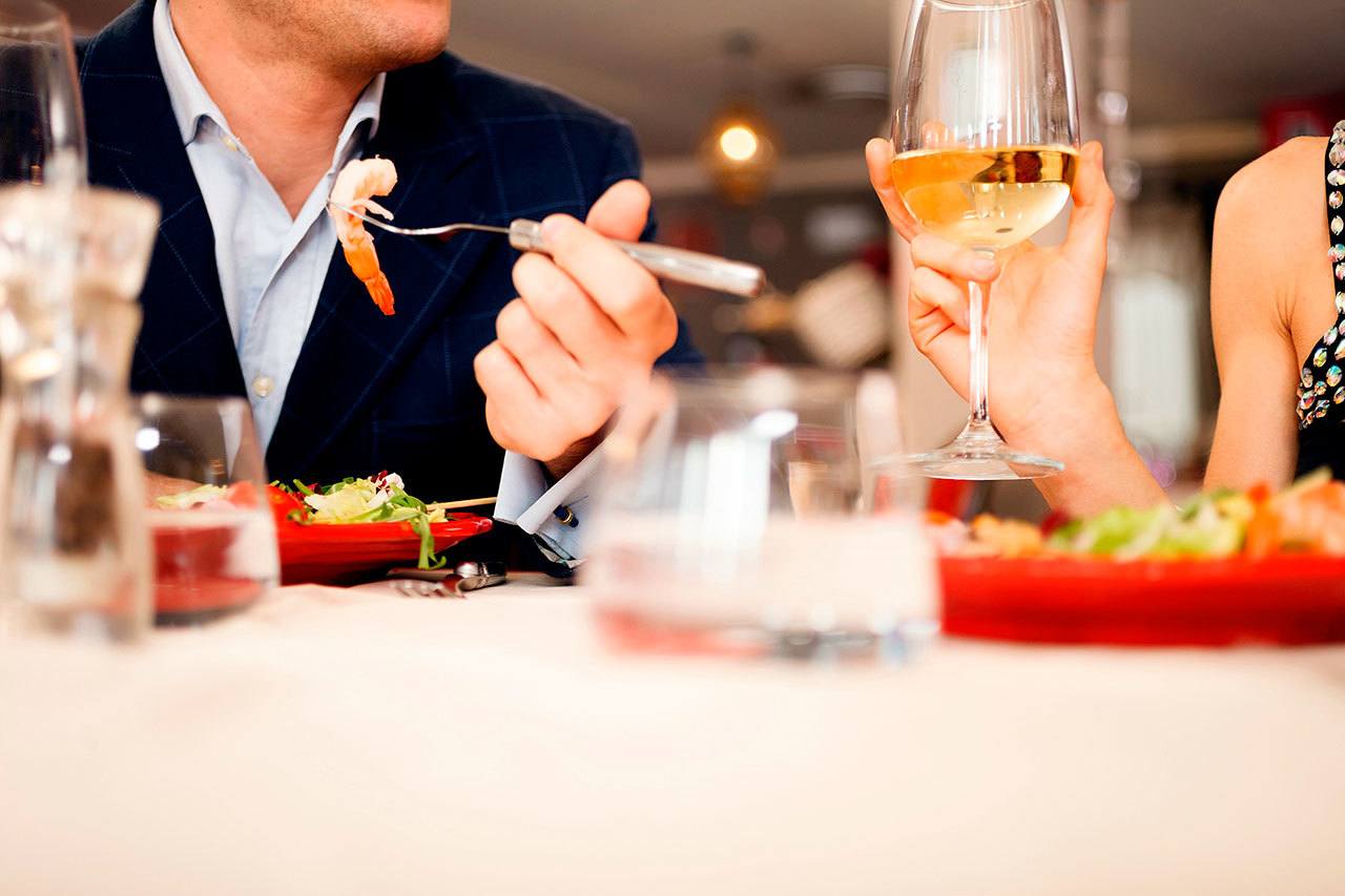 What should you order on a dinner date? We asked the experts. (Dreamstime)
