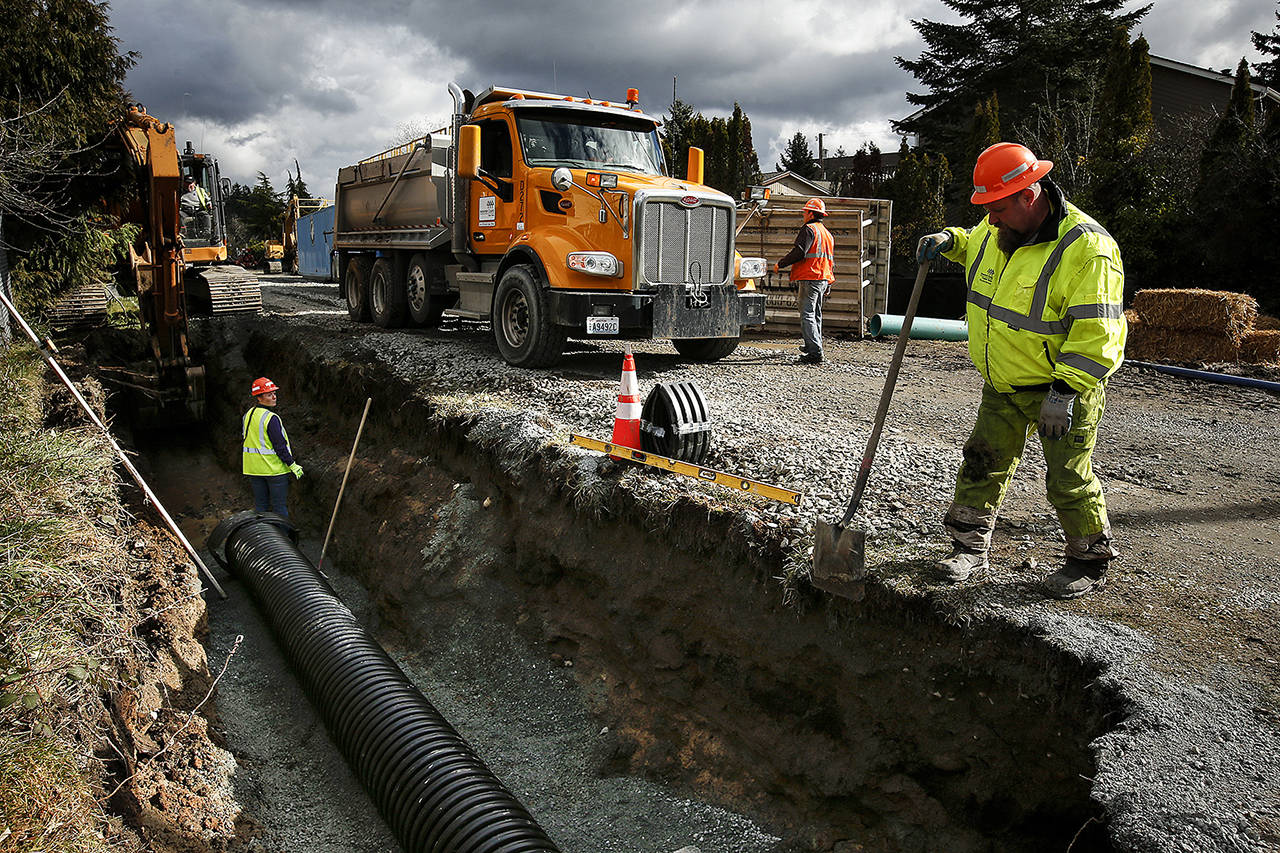 Crews worked on a temporary bypass pipeline Feb. 23 near Lake Serene’s public boat launch in Lynnwood. (Ian Terry / Herald file)