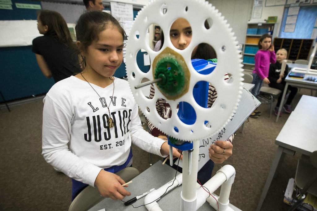Monica Chavarin (left) and Millie Naranjo, both 10, build a turbine. (Ian Terry / The Herald)
