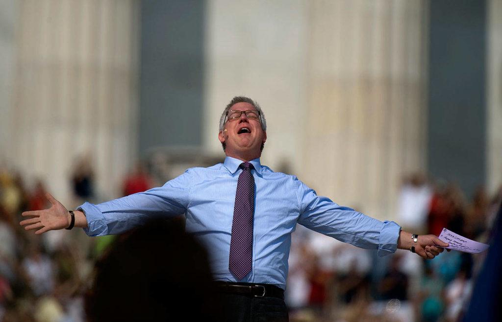 In 2010, thousands gathered for Glenn Beck’s “Restoring Honor” rally at the Lincoln Memorial. “We’re not going to come together on politics,” he said recently. “But we can come together on principles. It’s just time for the hatred to end, or we’re going to destroy ourselves.” (Washington Post photo by Nikki Kahn)
