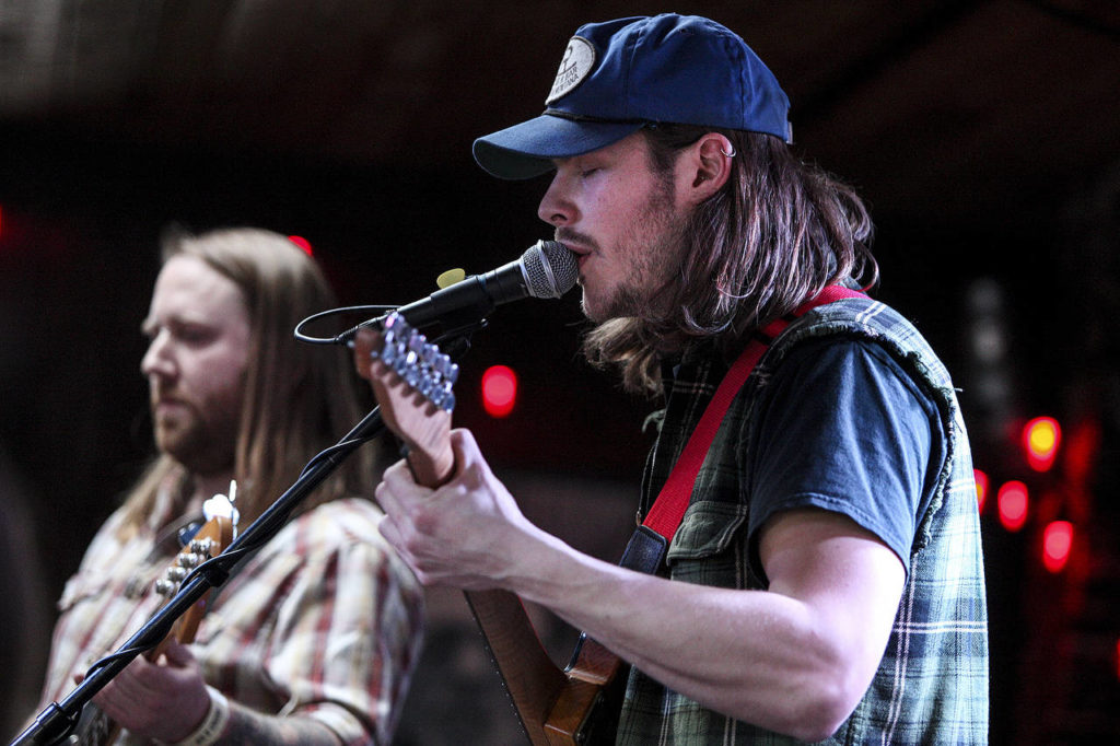 Chris Rovik (right) and Jonny Cole, of Clone Wolf, play at The Anchor. (Ian Terry / The Herald)
