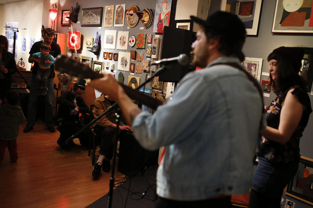 The Porters play at the Black Lab Gallery during the Fisherman’s Village Music Festival. (Ian Terry / The Herald)
