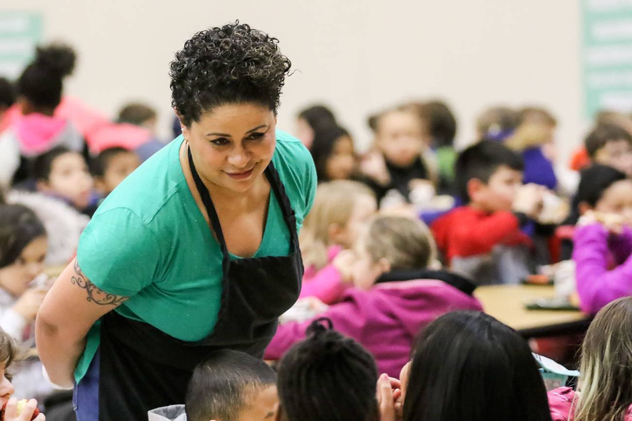460 hungry kids? This Everett lunch lady has it in the bag