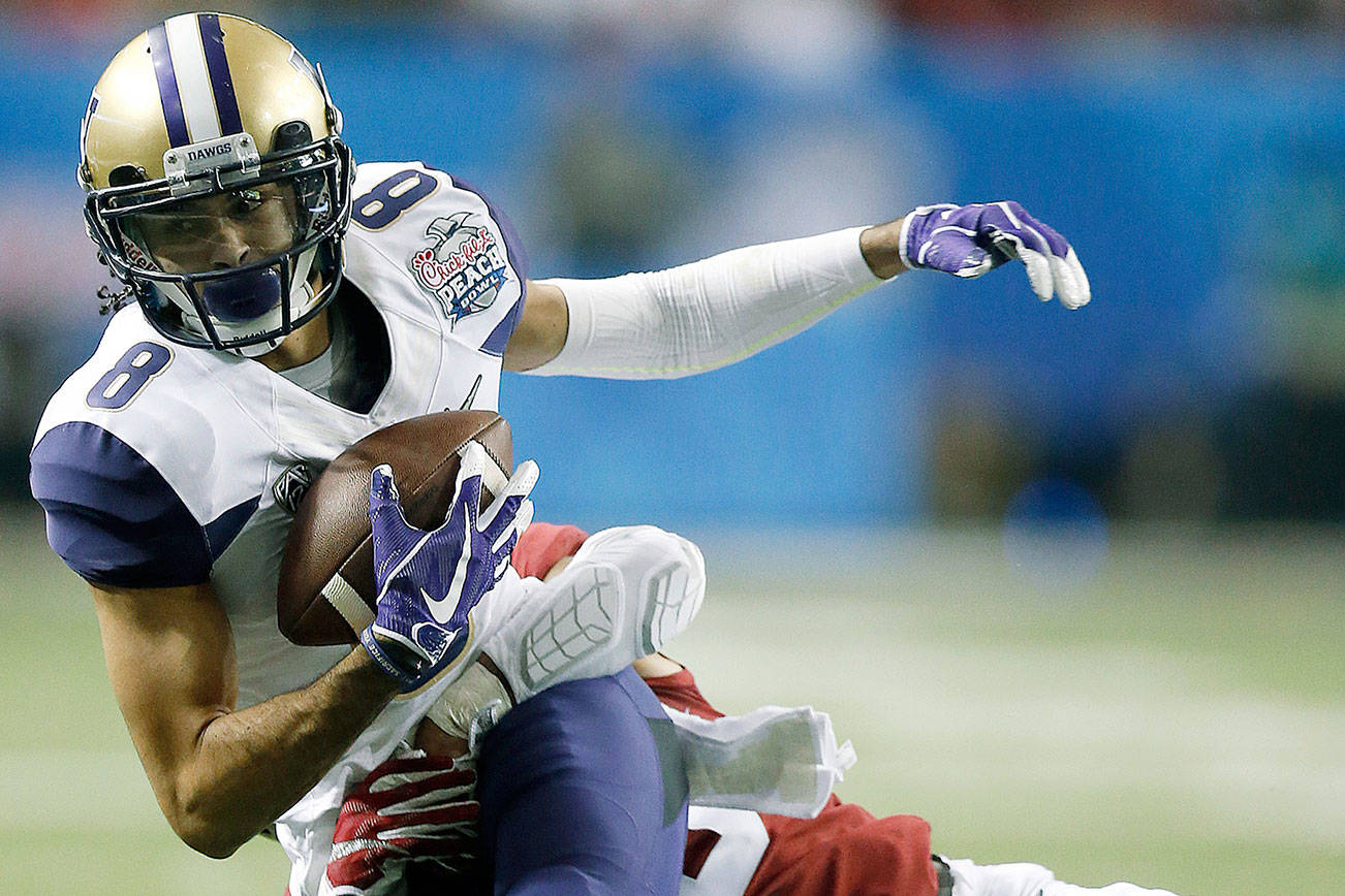 UW receiver Pettis competing in long jump for track team