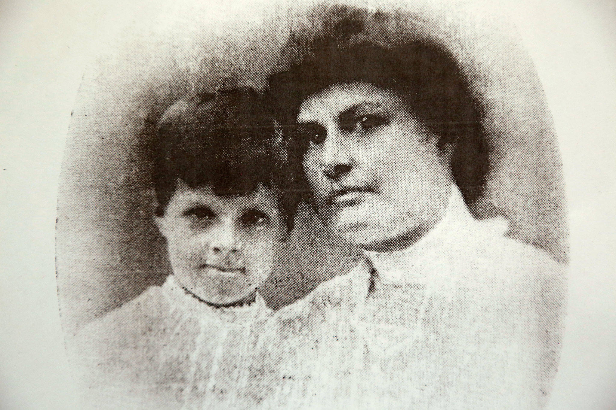 Annette Fitch-Brewer with her son, Isaac Curtis Brewer Jr., in the early 1900s. From 1906 to 1910, the woman from Ohio hid out in Lake Stevens after taking her little boy from a Cleveland hotel on Christmas Day 1905 against her wealthy ex-husband’s wishes. (Everett Public Library photo)