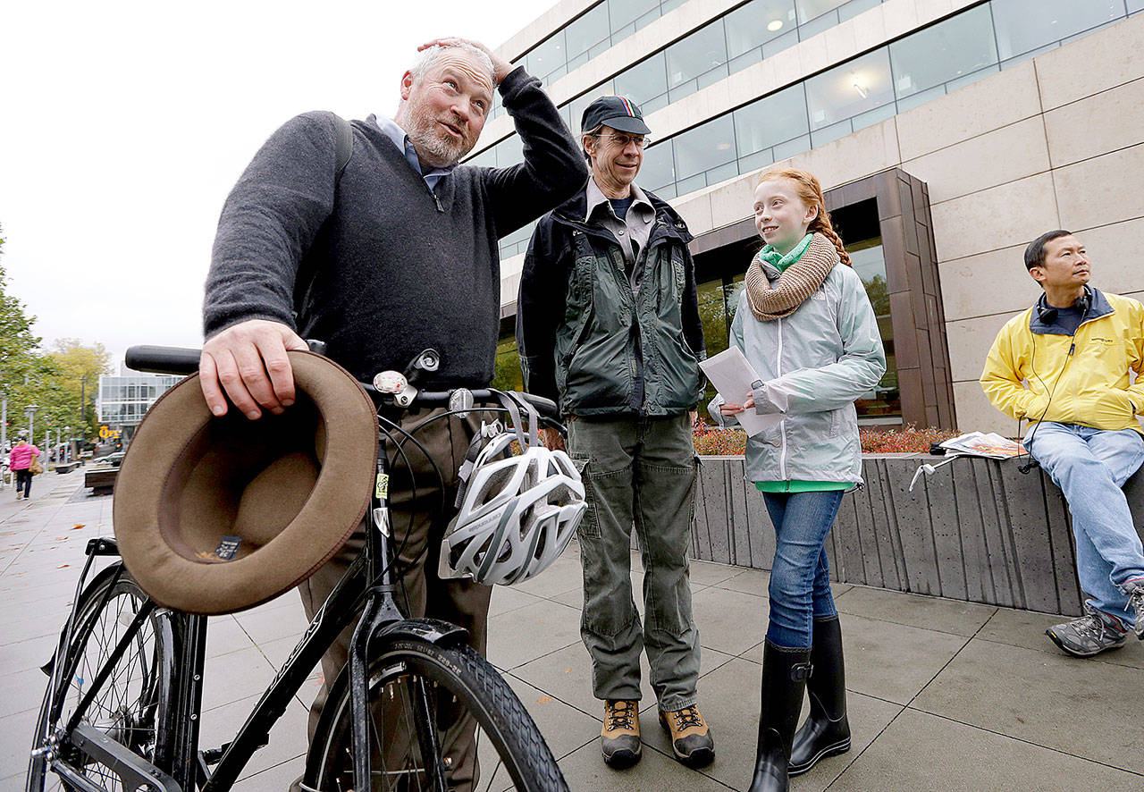 Seattle mayor Mike McGinn (left) in 2015. McGinn announced on Monday that he will challenge incumbent Seattle Mayor Ed Murray, who defeated McGinn in 2013. (AP Photo/Elaine Thompson, file)