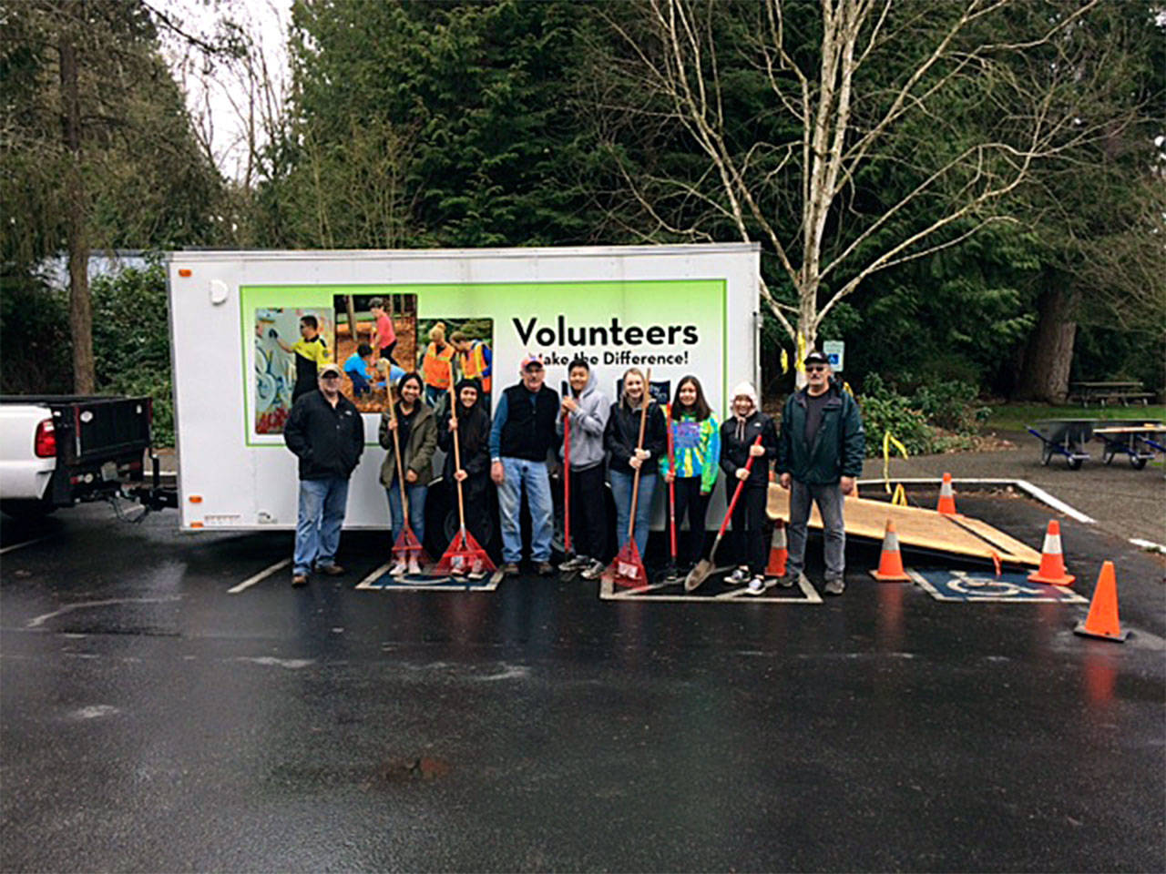 Lynnwood Kiwanis and Lynnwood and Mountlake Terrace Key Club members cleared a half-football field of invasive plants on the Mesika Trail in Lynnwood. (Contributed photo)