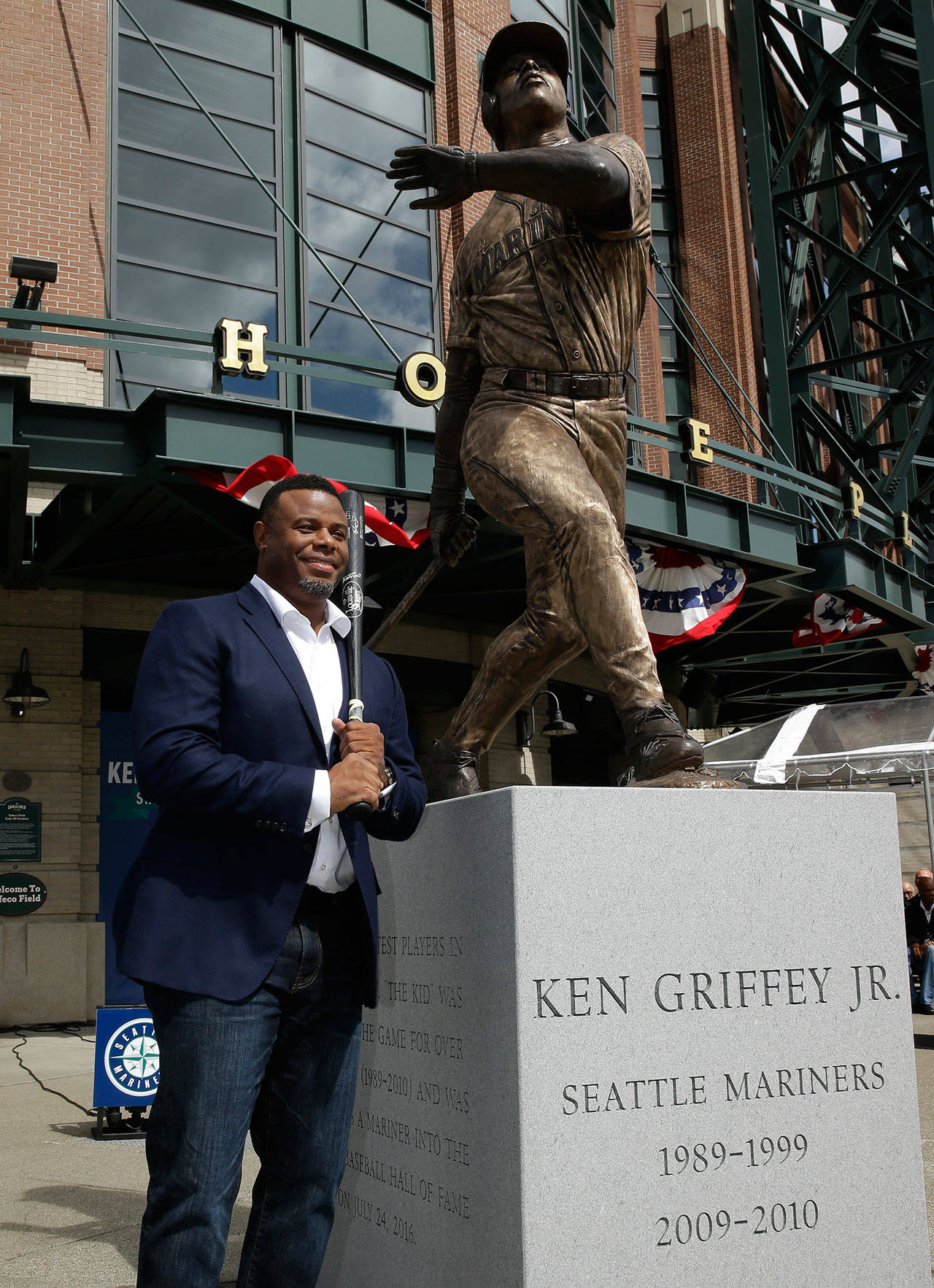 Mariners Hall of Famer Ken Griffey Jr. poses for a photo with a statue of him that was unveiled on April 13, 2017, in front of Safeco Field in Seattle. (AP Photo/Ted S. Warren)