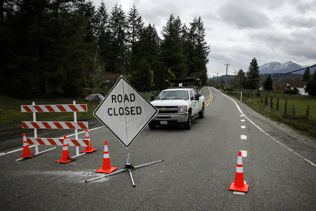 A roadblock near the intersection of Highway 530 and Oso Loop Road in Oso on Saturday. (Ian Terry / The Herald)