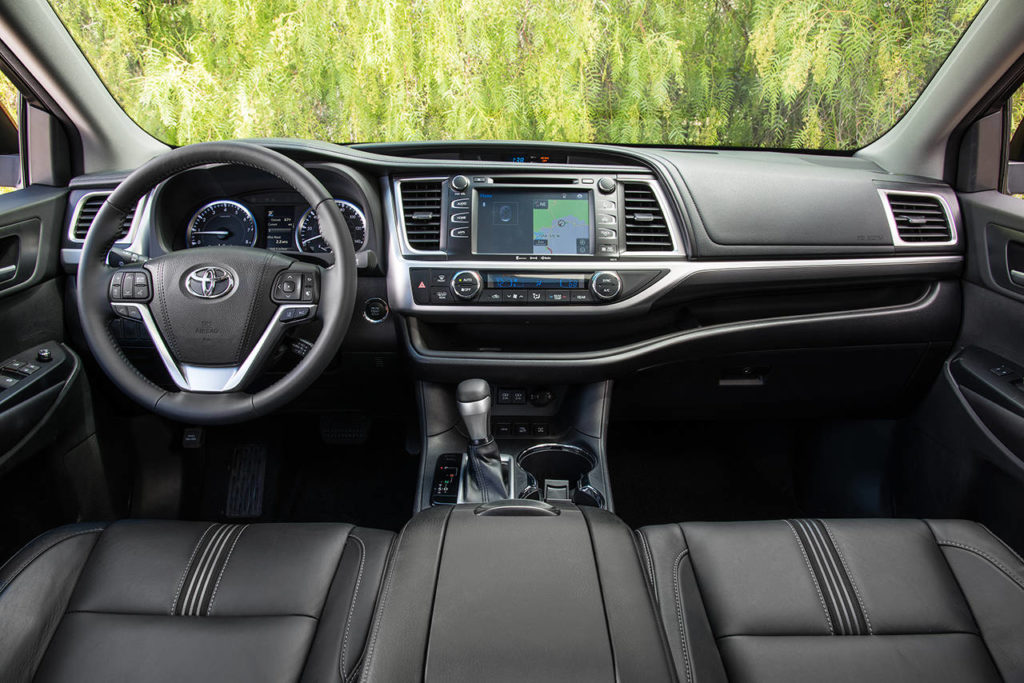 Black seats with silver stitching and pattern inserts and matching dark dash and door accents are specific to the new 2017 Toyota Highlander SE model. (Manufacturer photo)
