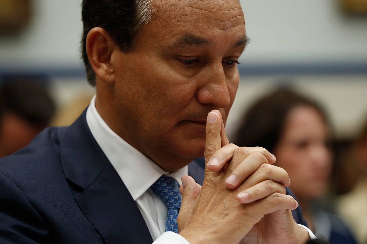 United Airlines CEO Oscar Munoz pauses while testifying on Capitol Hill in Washington, D.C., Tuesday, before a House Transportation Committee oversight hearing. (Associated Press)
