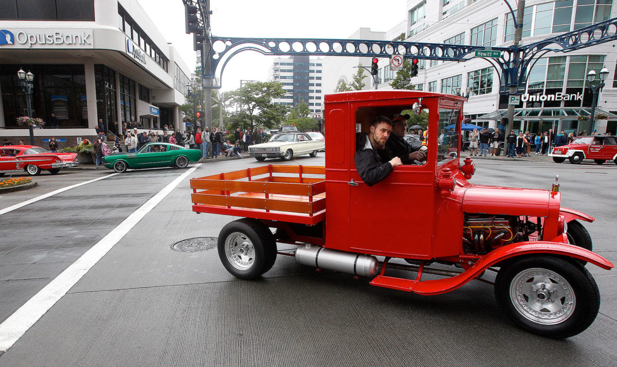 Volunteers step up to put on Cruzin’ to Colby car show
