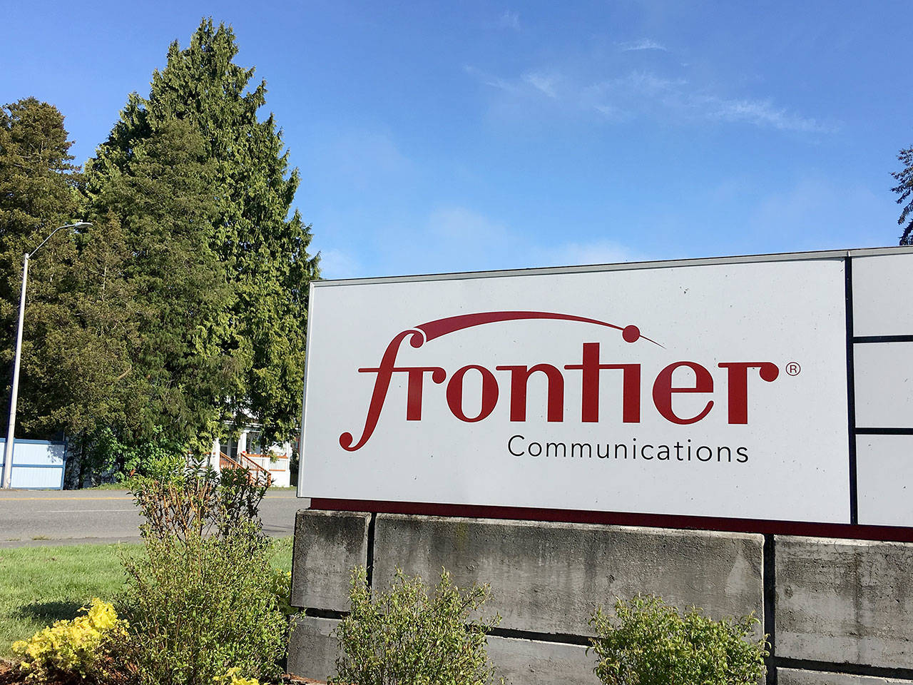 Frontier Communications stock price drops to a 34-year low