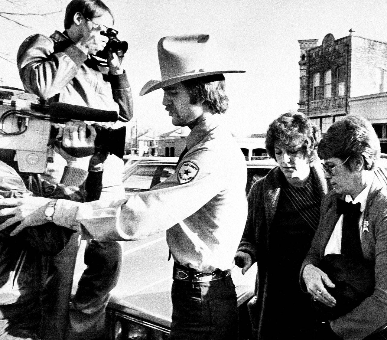 Genene Jones (second from right) is escorted into Williamson County Courthouse in Georgetown, Texas, in 1984. Jones, a former nurse who’s been serving a 99-year prison sentence for the fatal overdose of an infant in her care, is due for early release in 2018. A grand jury indicted her on Thursday in the death of another infant as prosecutors try to keep her behind bars. (AP Photo/Ted Powers, File)