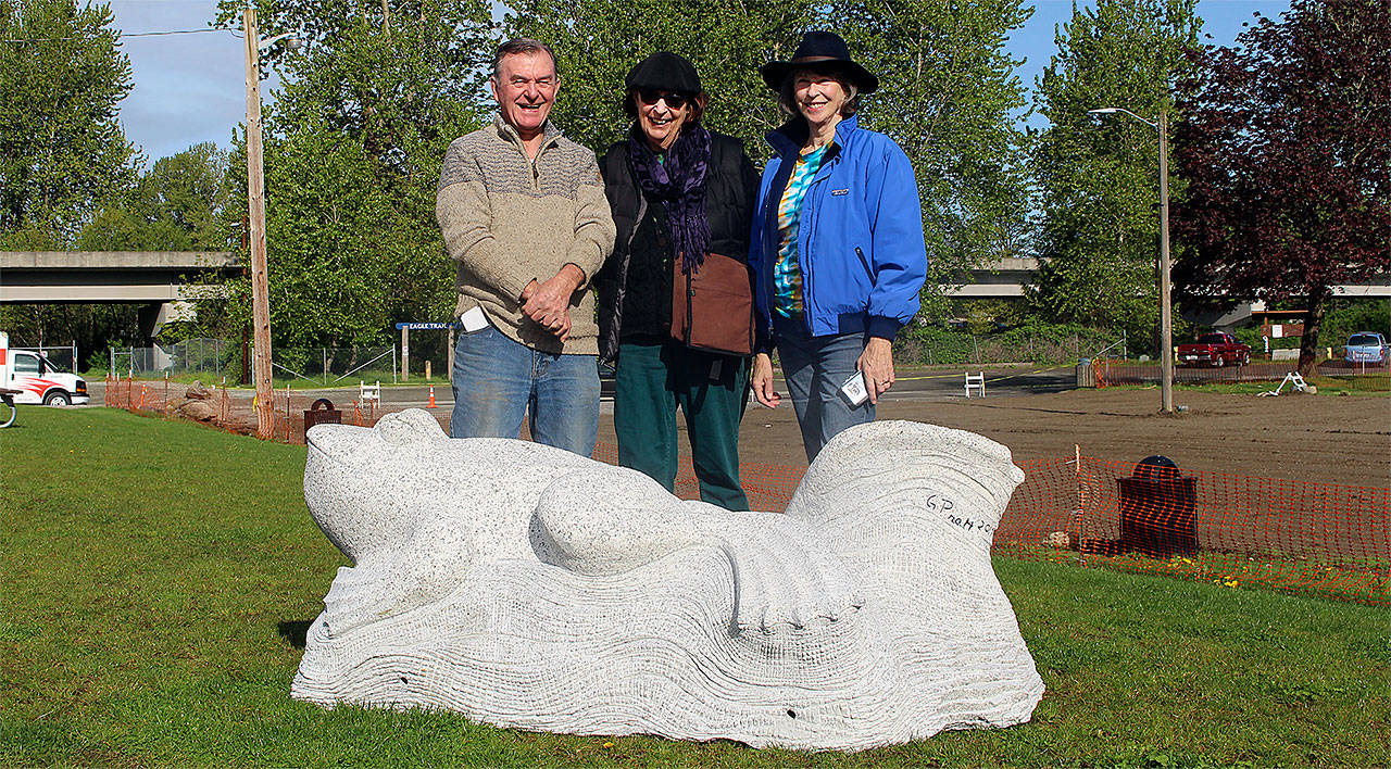Artist George Pratt (left) stands with Arlington Arts Council President Sarah Arney and Treasurer Jean Olson with the frog statue he created and the Arts Council donated for Haller Park. (Contributed photo)
