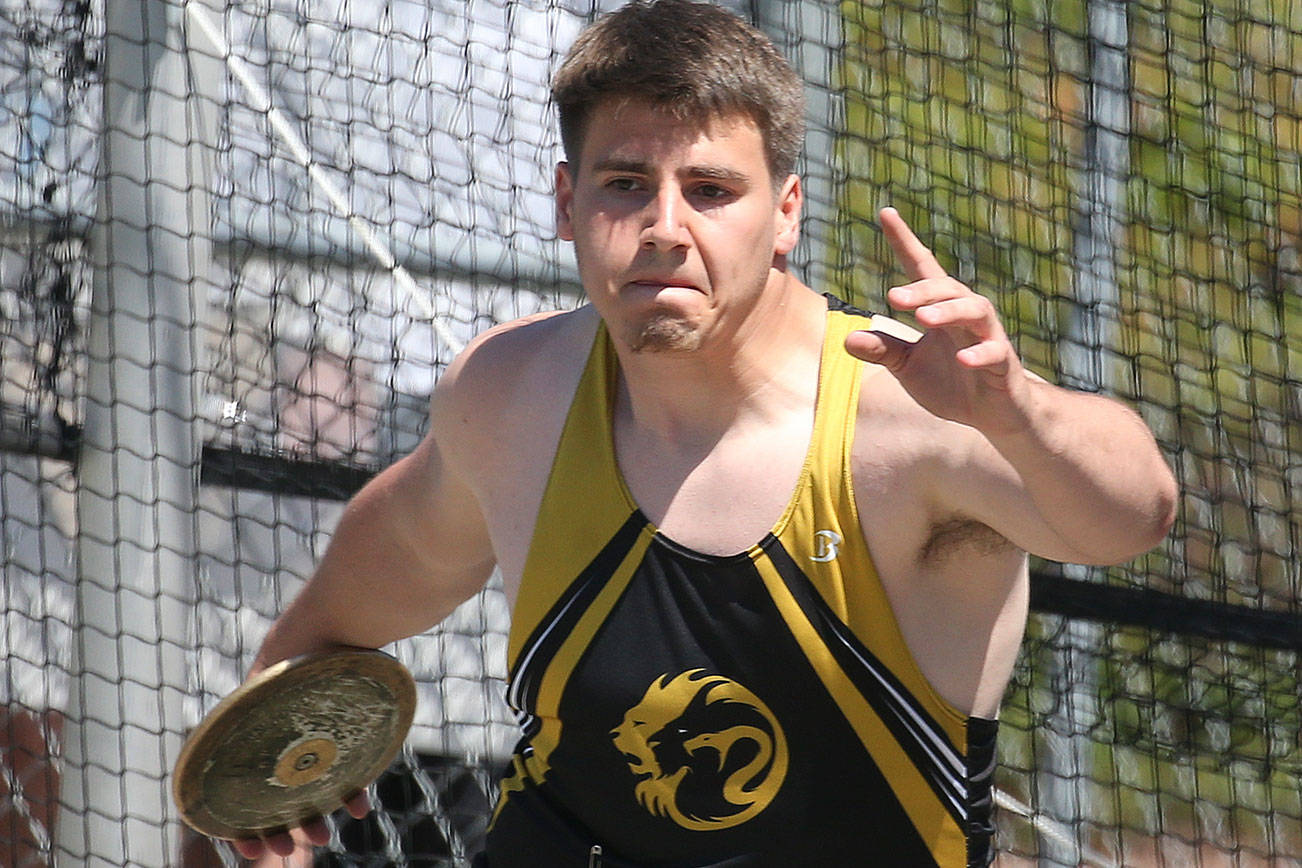 Lynnwood senior wins 3A state discus championship