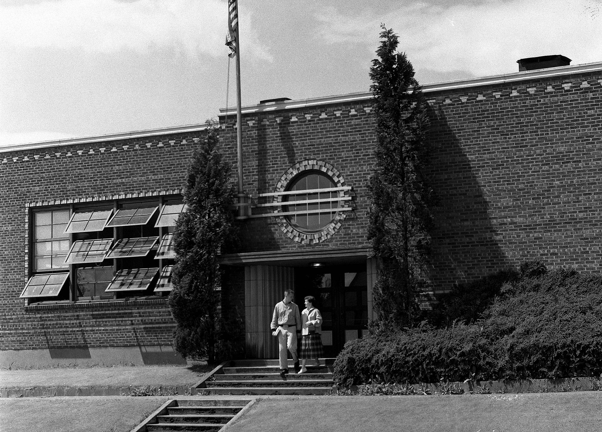 Jerry Walimaki and Donna Wilson are shown in this 1954 photo. The two met at Everett Junior College and were married for 49 years. Lincoln Elementary School was the chosen site for EJC from 1941 to 1958. (Photo courtesy Everett Community College)