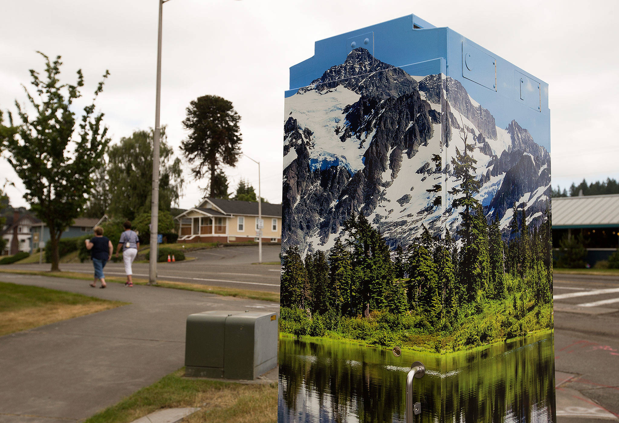 A traffic signal controller cabinet by the sidewalk at the southeast corner of 41st Street and Colby Avenue is adorned with a North Cascades scene on Wednesday, June 28, 2017 in Everett, Wa. (Andy Bronson / The Herald)