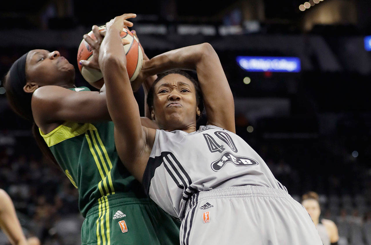 Storm forward Crystal Langhorne (1) and Stars center Kayla Alexander (40) battle for control of a rebound during the first half of a game June 6, 2017, in San Antonio. (AP Photo/Eric Gay)