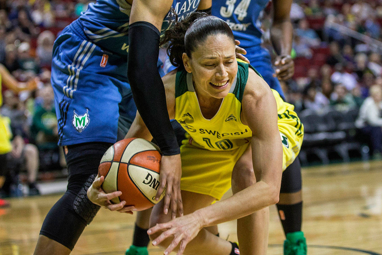 Fowles scores 26 points, undefeated Lynx rout Storm 100-77