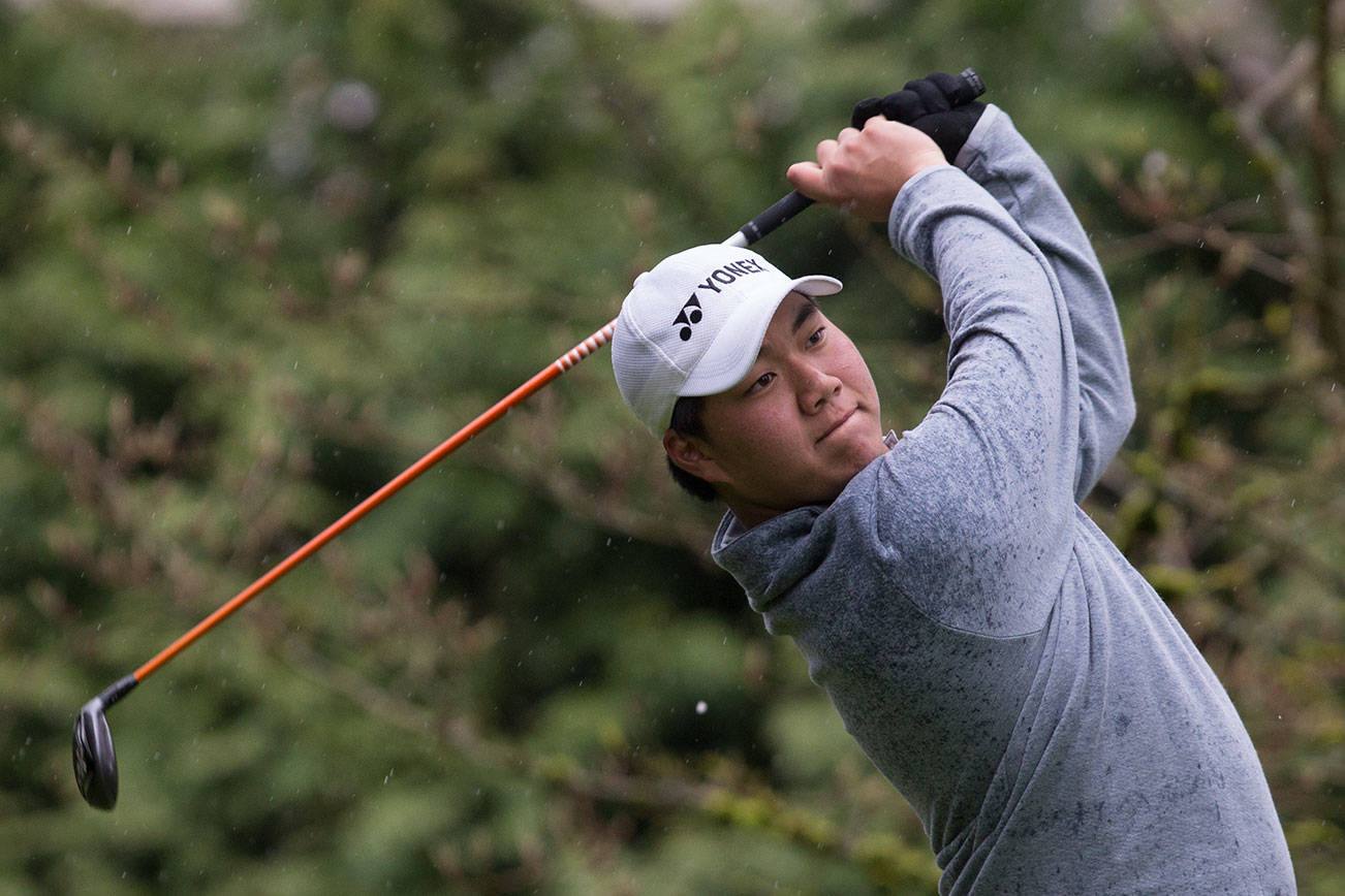 Kamiak’s Alvin Kwak chips onto the green during the Dolan Invitational at Everett Golf & Country Club on Monday, April 10, 2017 in Everett, Wa. (Andy Bronson / The Herald)