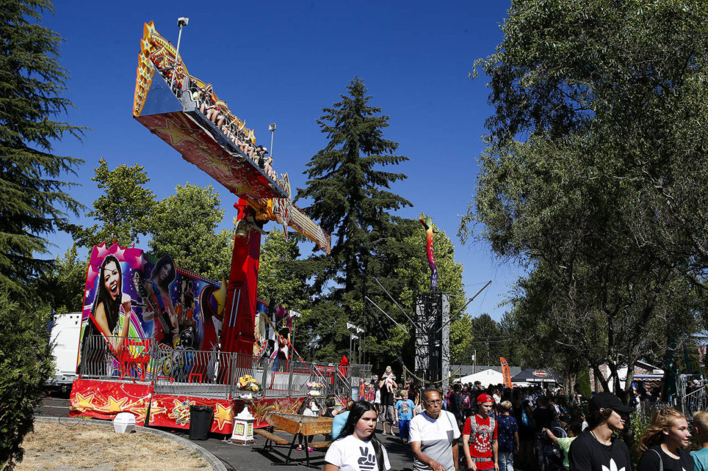 Crowds walk through the carnival area of Aquafest in downtown Lake Stevens on Friday. (Ian Terry / The Herald)
