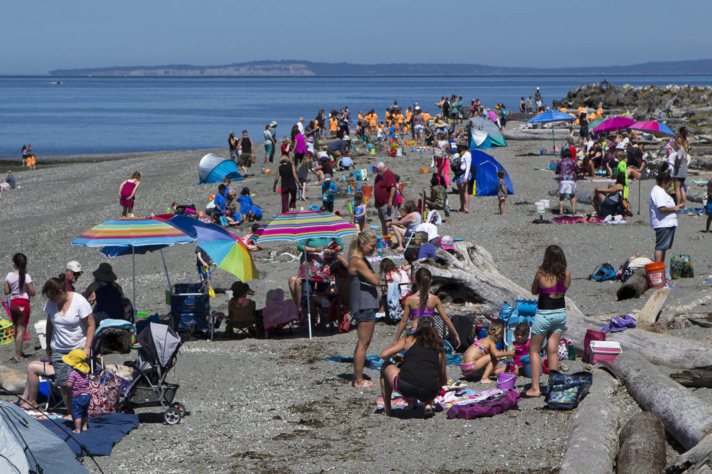 A crowded Marina Beach in Edmonds is seen on Tuesday during the annual Edmonds Sand Sculpting Contest. (Ian Terry / The Herald)

