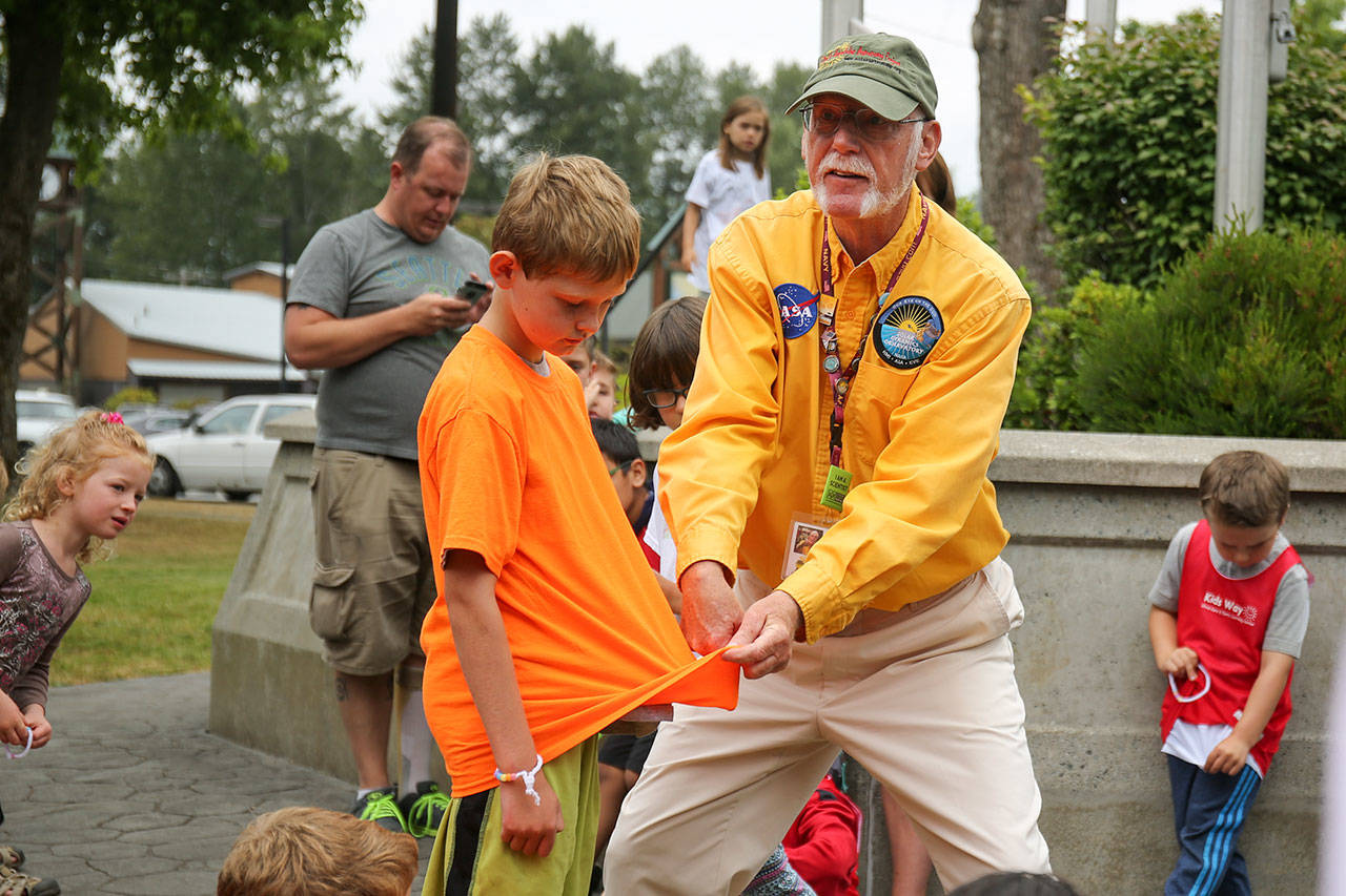 Roger Kennedy describes a black hole and its affect on space-time with the help a volunteer Thursday afternoon at Lake Stevens Community Center on July 27, 2017. (Kevin Clark / The Herald)