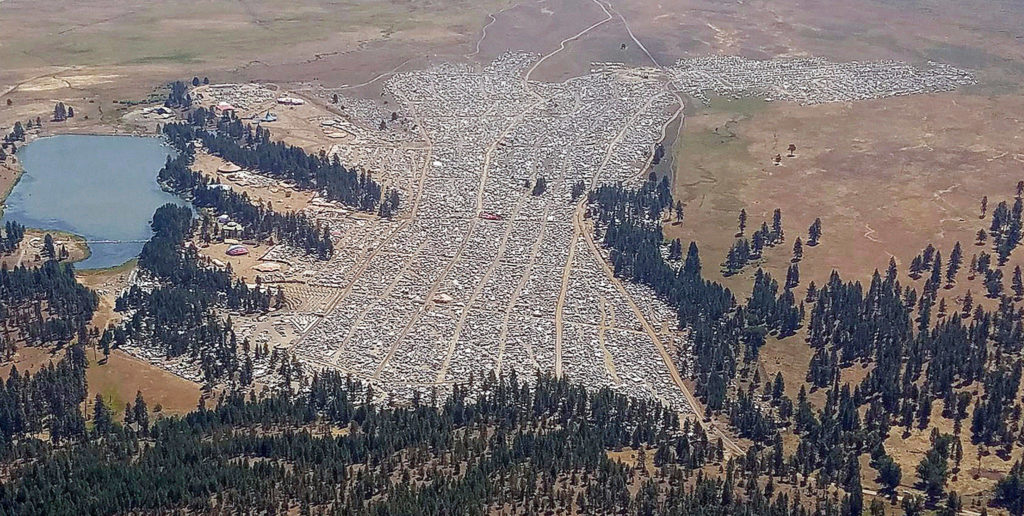 The crowd at the Big Summit Eclipse 2017 event near Prineville, Oregon, on Saturday. (Oregon State Police via AP) 
