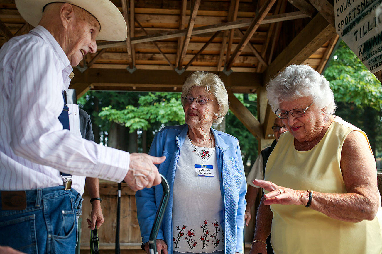 Ellen Snow, right, counts off the number of last names she’s had while chatting with Glenn “Clyde” Fields and Crystal Johanson, center, as a dozen graduates plus their spouses attend Snohomish High School Class of 1942’s 75th reunion at Hill Park on Wednesday, Sept. 6, 2017 in Snohomish, Wa. (Andy Bronson / The Herald)