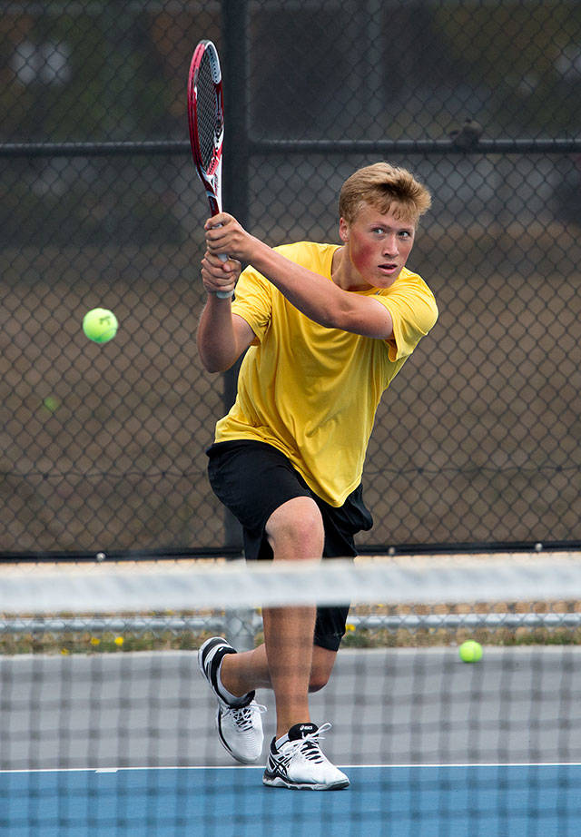 Gunnar Thorstenson returns a backhand as the the Shorewood boys tennis team practices on Wednesday, Aug. 30, 2017 in Shoreline. (Andy Bronson / The Herald)