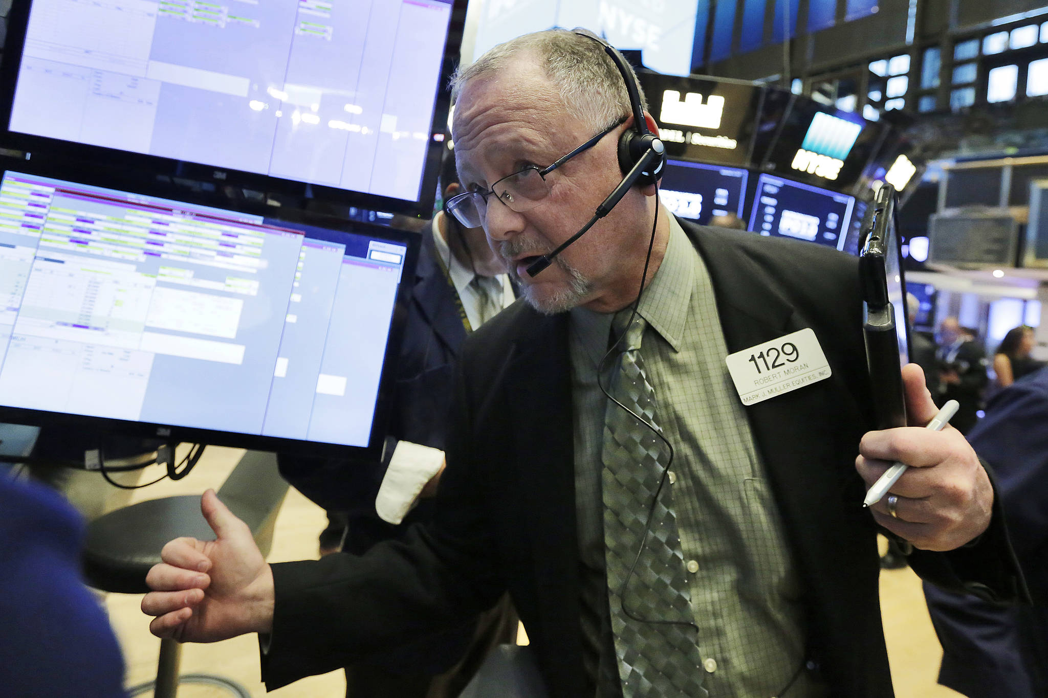 Boeing helps keep Dow positive as the other indexes struggle