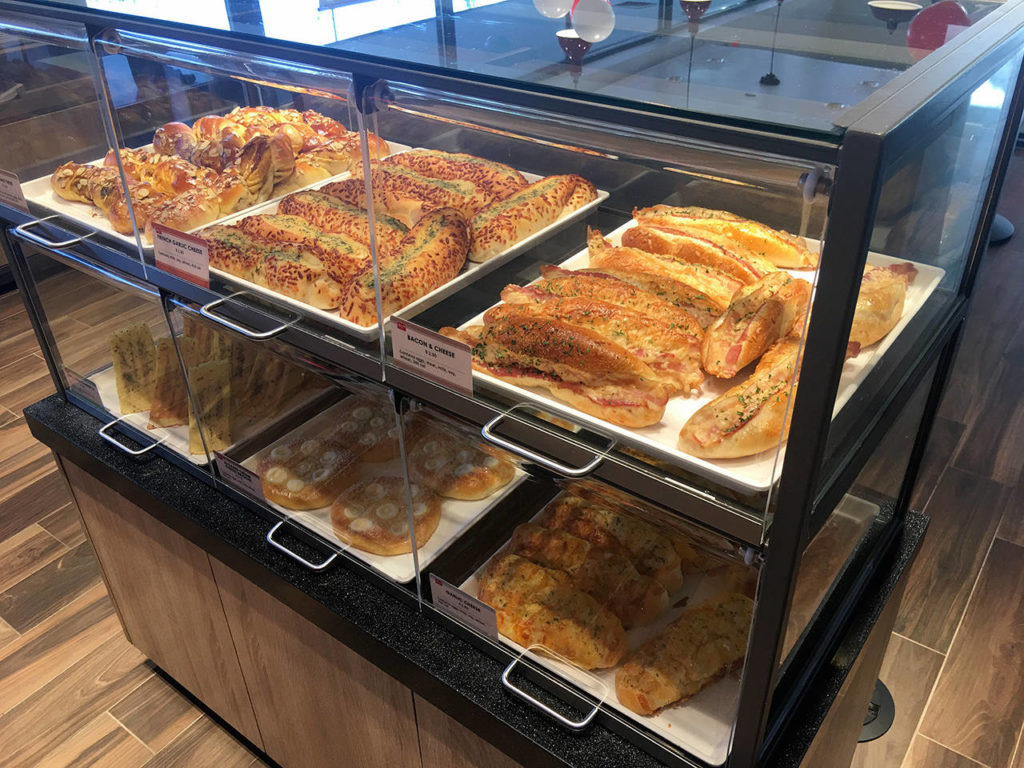 The Taiwanese-based 85°C Bakery Cafe draws on baked goods from around the world and caters its menu to each country including offering bacon cheese pastries at its new Lynnwood location. (Jim Davis/HBJ)
