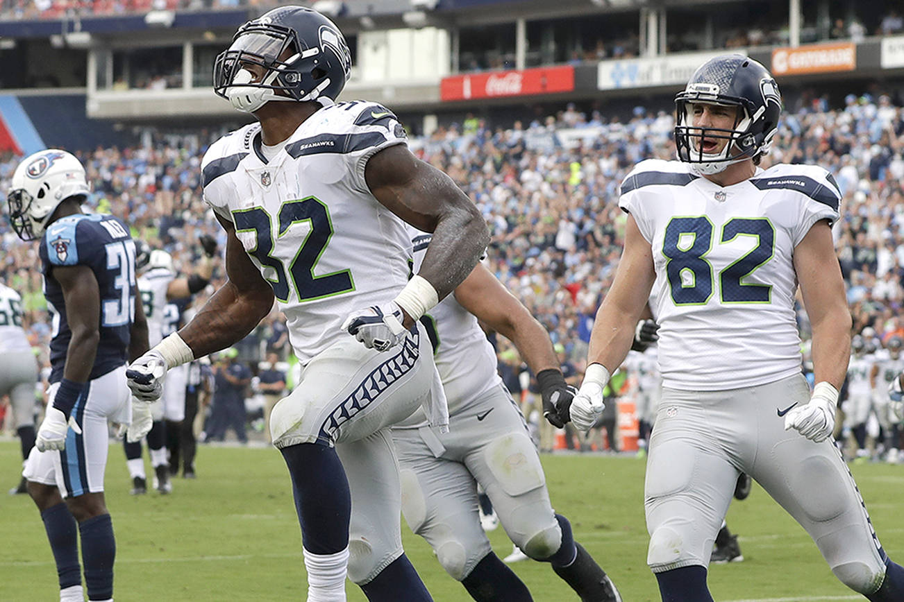 Seahawks lose 33-27 as defense wilts in the Tennessee heat