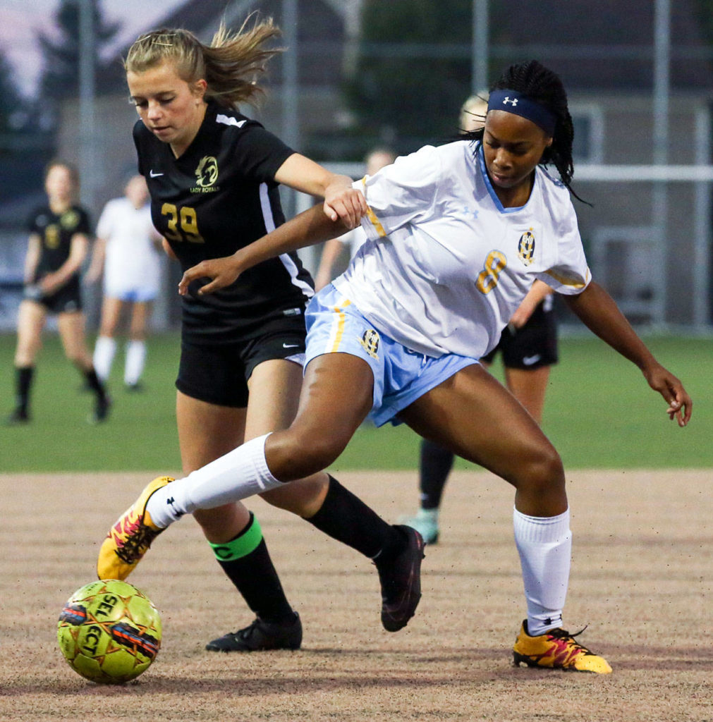 Lynnwood’s Anna Cavanaugh (left) and Everett’s Alexis Johnson vie for control of the ball during a game Sept. 26, 2017, at Lincoln Field in Everett. (Kevin Clark / The Herald)
