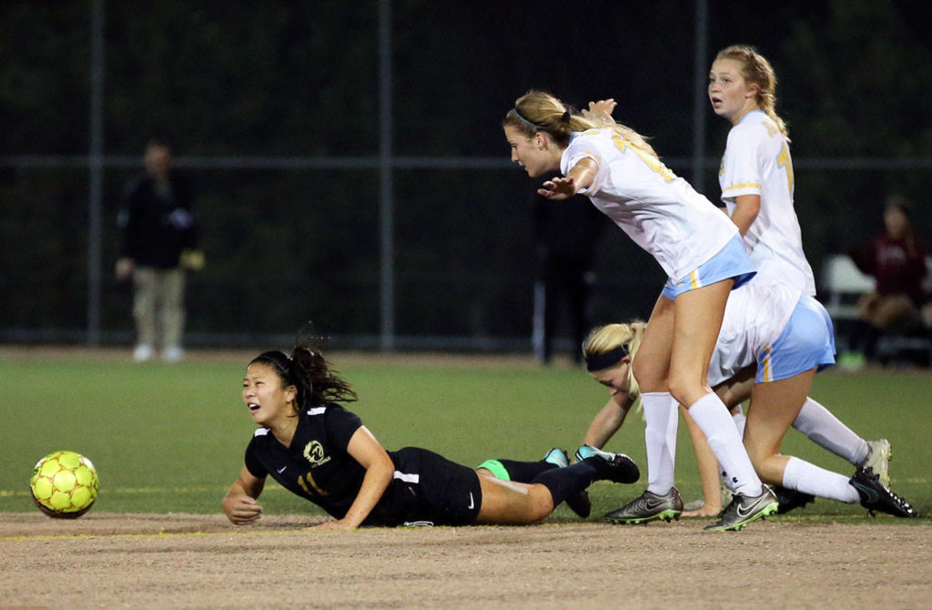 Lynnwood’s Julia Kumai (bottom) looks for a call during a game against Everett on Sept. 26, 2017, at Lincoln Field in Everett. (Kevin Clark / The Herald)
