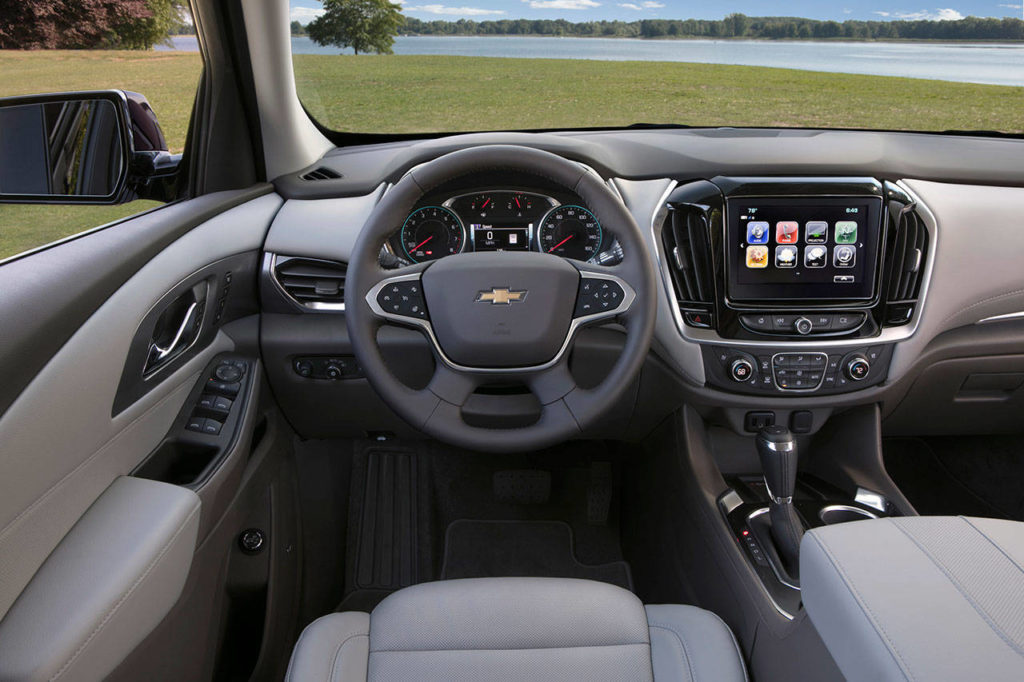 A 7-inch touchscreen, Android Auto, Apple CarPlay, and OnStar with a 4G connection and Wi-Fi are standard on all 2018 Chevrolet Traverse models. (Manufacturer photo)
