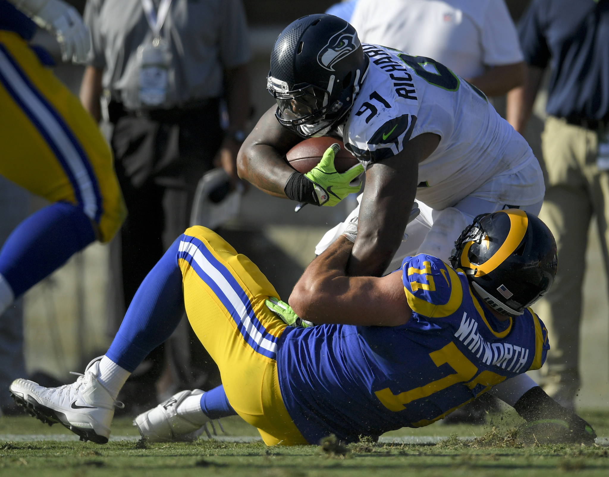 Seahawks’ defense forces five turnovers in 16-10 victory