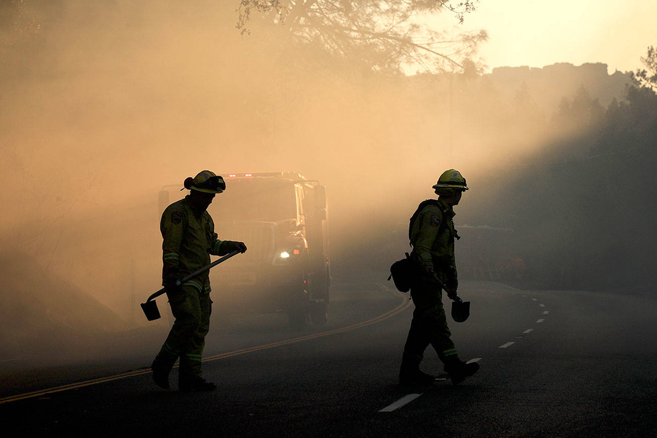 Teams report first progress against wine country wildfires