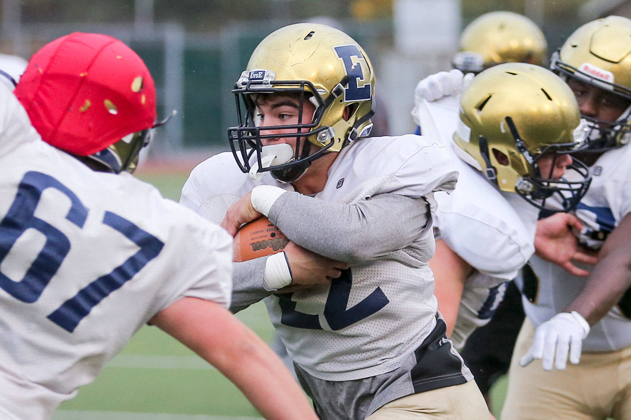 Christian Balmer rushes for yardage during practice Wednesday afternoon at Everett Memorial Stadium in Everett on October 18, 2017. (Kevin Clark / The Herald)