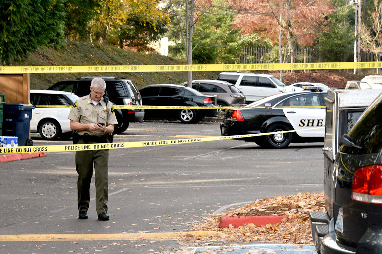 Snohomish County sheriff’s deputies cordoned a section of the Brisa apartments Tuesday afternoon south of Everett. (Caleb Hutton / The Herald)