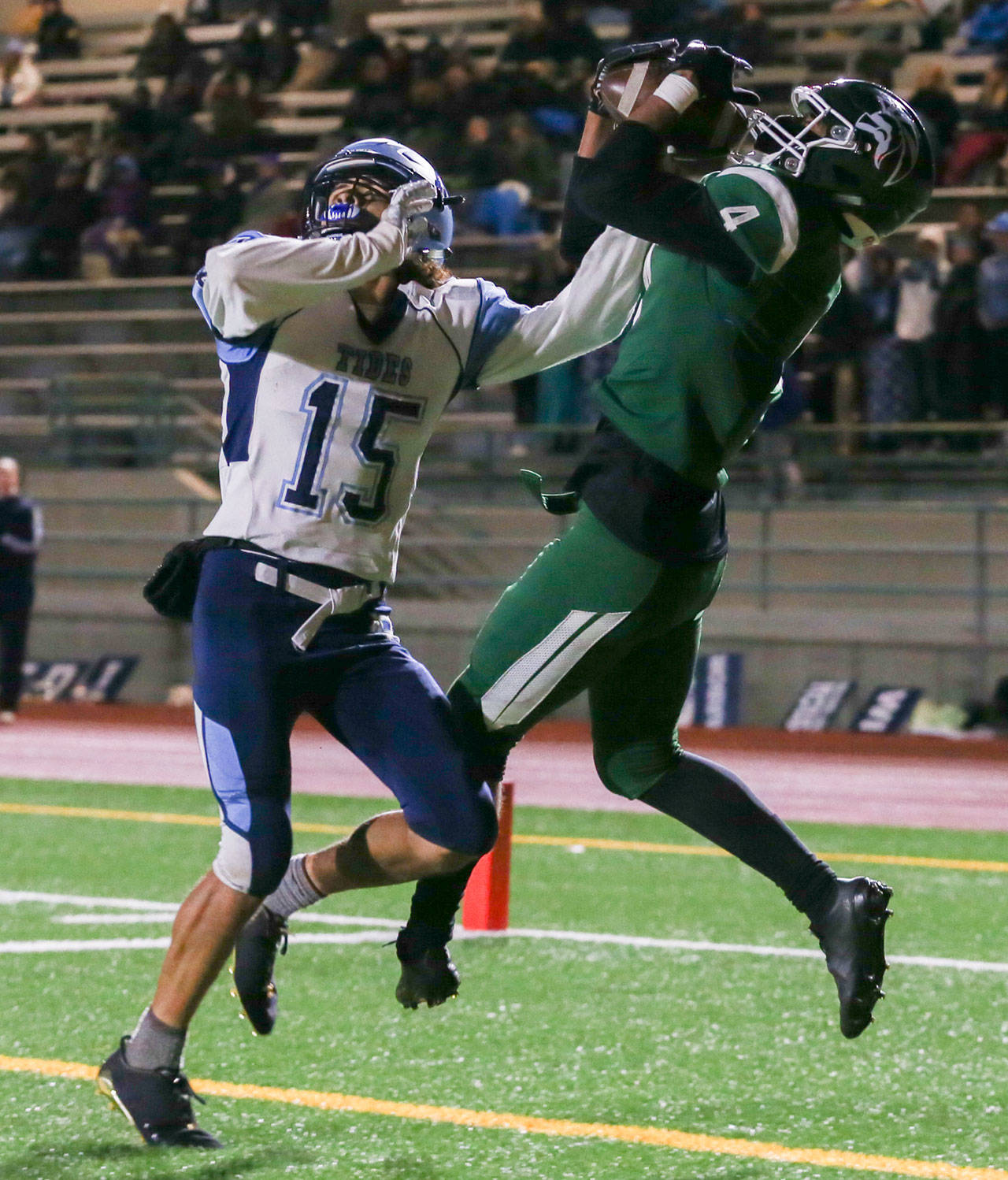 Edmonds-Woodway’s Jaro Rouse (right) makes a touchdown catch over Gig Harbor’s Jurrian Hering during a Week 10 playoff game on Nov. 3, 2017, at Edmonds Stadium. (Kevin Clark / The Herald)